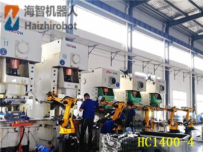 機(jī)器人自動(dòng)生產(chǎn)線 機(jī)械手臂在線作業(yè)！